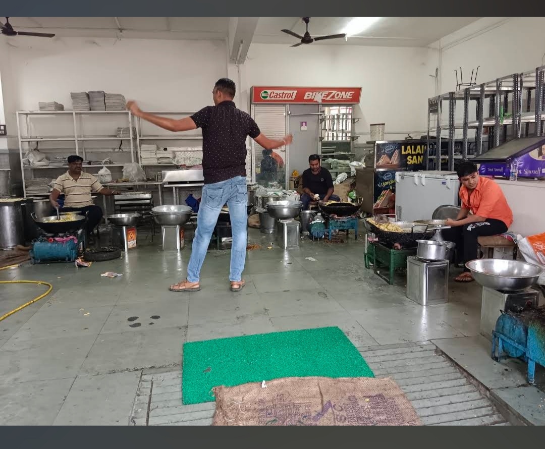 Kitchen at Lalabhai Bhajiyawala with multiple frying stations